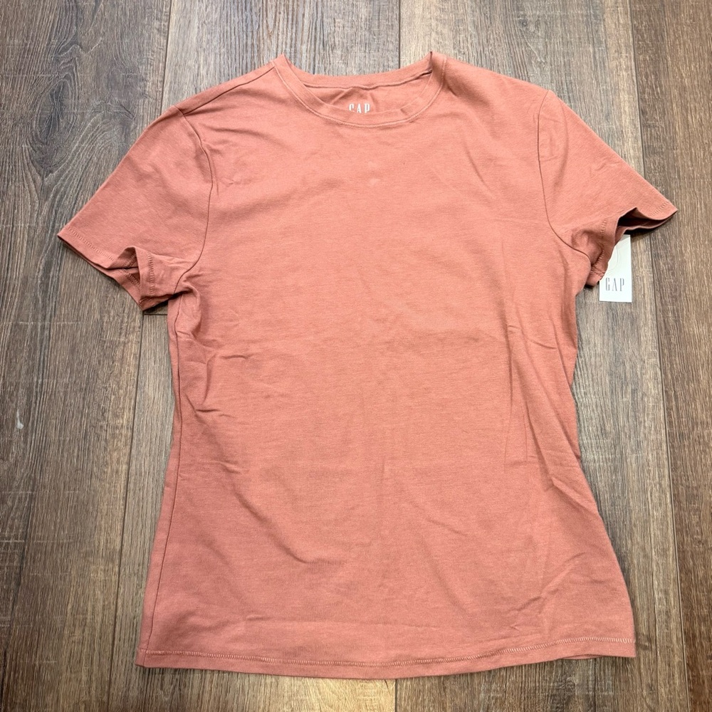 New Gap close knit tee brown/terra cotta